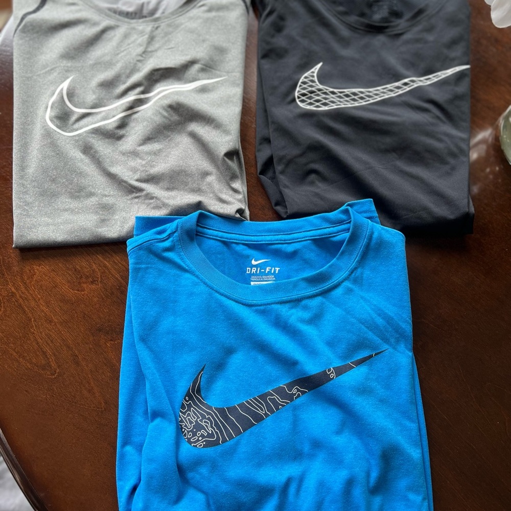 2 Nike Pro t-shirts, 1 Nike shirt Bundle